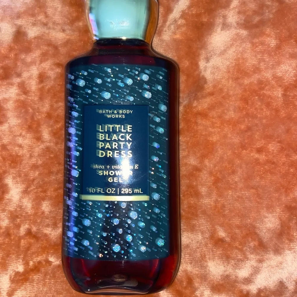 Bath and Body Works ๐ค Little Black Dress ๐ค Shower Gel - Picture 1 of 2